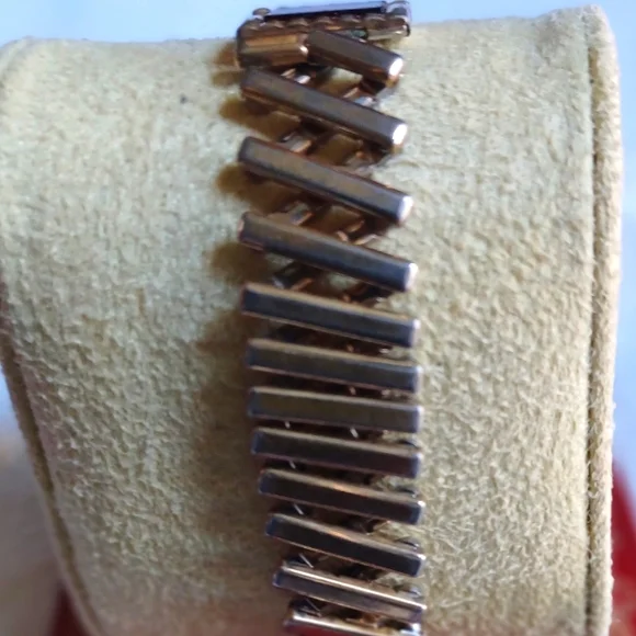 *SOLD* Ladies Cartier Gold-Tone Watch With 8 Garnet Panels VERY Old - Picture 3 of 14